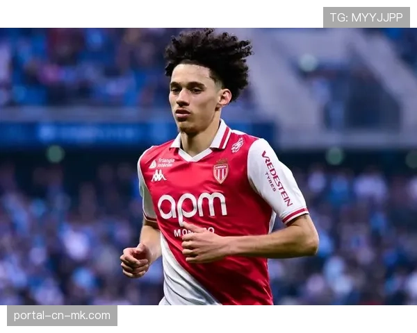 成长之路：从边锋改打边卫，勒沃库森新星谈角色转变对传中理解的影响